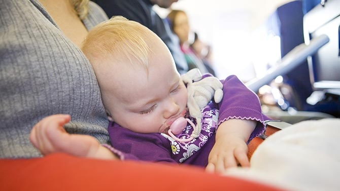 Premier voyage avec un bébé : ce qu’il faut savoir